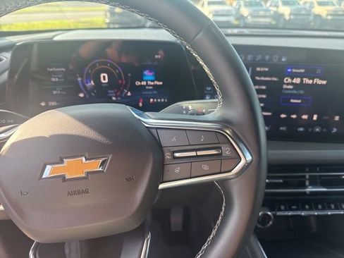Used 2025 Chevrolet Traverse LT FWD image 17
