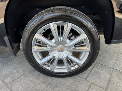 Used 2024 Chevrolet Silverado 1500 High Country w/ High Country Premium Package AWD/4WD image 4