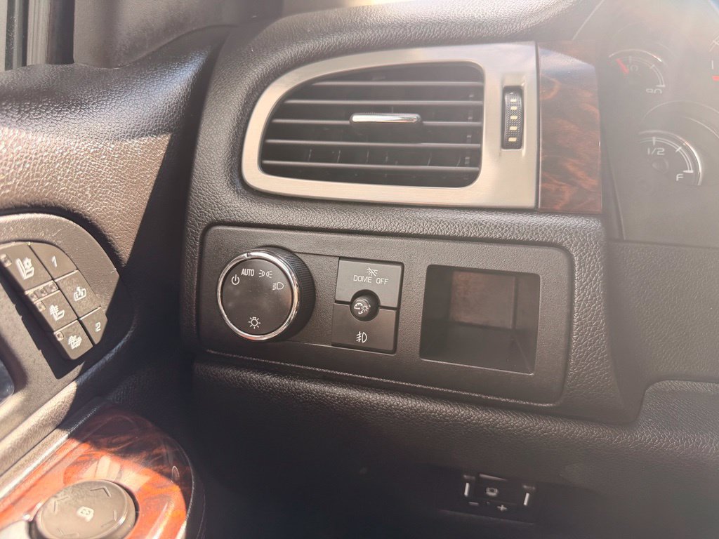 Used 2011 GMC Yukon XL Denali AWD/4WD image 35