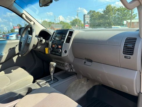 Used 2014 Nissan Frontier SV w/ SV Value Truck Package RWD image 27