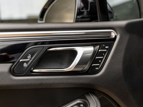 Certified 2023 Porsche Macan AWD/4WD image 22