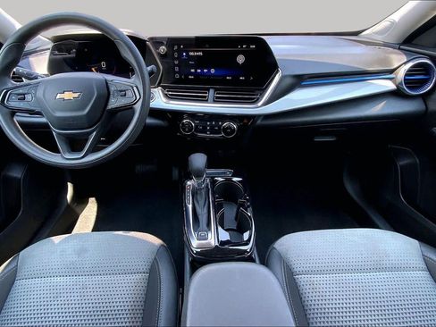 Used 2025 Chevrolet Trax LT FWD image 15