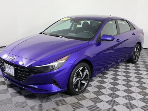 Used 2023 Hyundai Elantra SEL w/ Convenience Package image 4