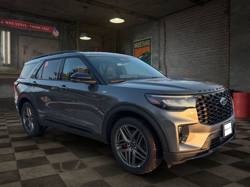 New 2026 Ford Explorer ST-Line w/ ST-Line Street Pack image 2