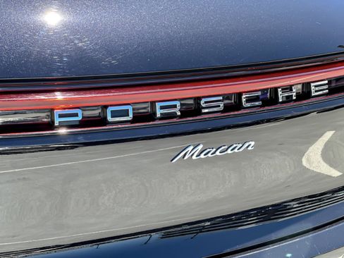 Used 2025 Porsche Macan w/ Premium Package Plus AWD/4WD image 27