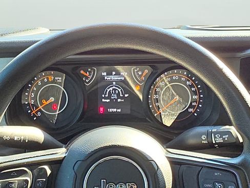 Used 2025 Jeep Gladiator Sport AWD/4WD image 12