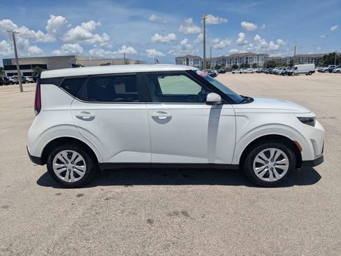 Certified 2023 Kia Soul LX FWD image 4
