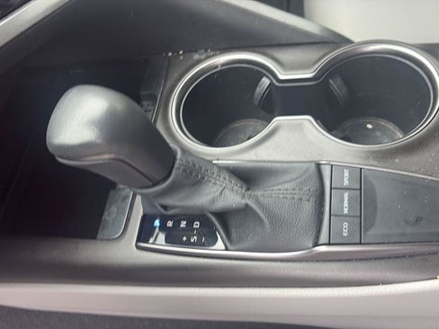 Used 2024 Toyota Camry SE FWD image 16