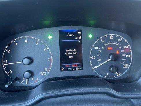 Used 2024 Toyota Corolla Cross LE w/ Moonroof Package AWD/4WD image 14