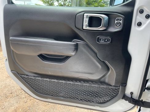 Used 2025 Jeep Wrangler Unlimited Rubicon AWD/4WD image 18
