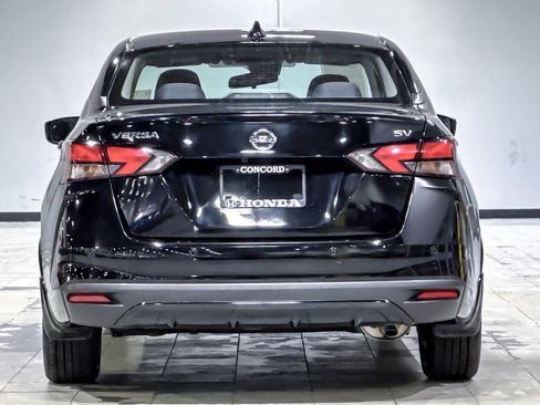 Used 2020 Nissan Versa SV image 9