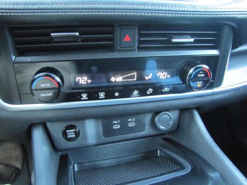 Used 2024 Nissan Rogue SV image 39