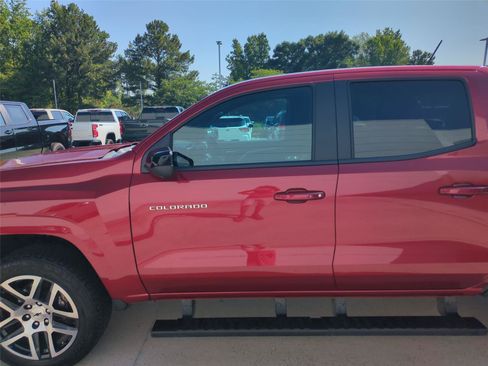 Used 2024 Chevrolet Colorado Z71 w/ Z71 Convenience Package 2 AWD/4WD image 12