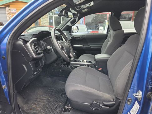 Used 2018 Toyota Tacoma TRD Off-Road w/ Technology Package image 15