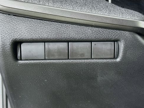 Used 2025 Nissan Kicks SV AWD/4WD image 17
