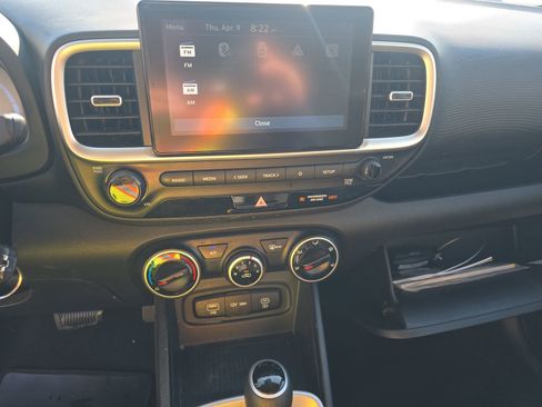 Used 2026 Hyundai Venue SE image 11