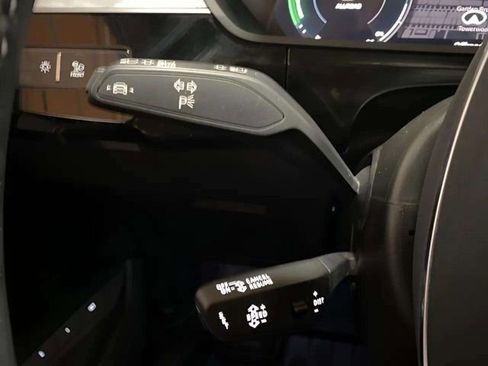 Used 2022 Audi e-tron Premium Plus w/ Premium Plus Package image 50