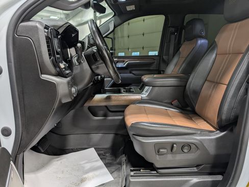 Used 2024 Chevrolet Silverado 3500 High Country w/ High Country Premium Package image 17