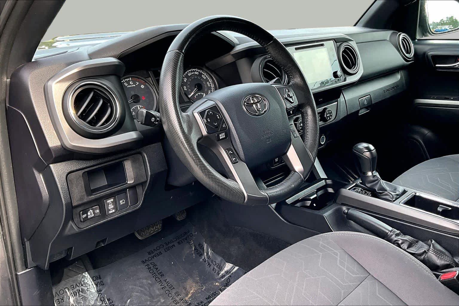 Used 2019 Toyota Tacoma TRD Sport w/ Technology Package AWD/4WD image 18