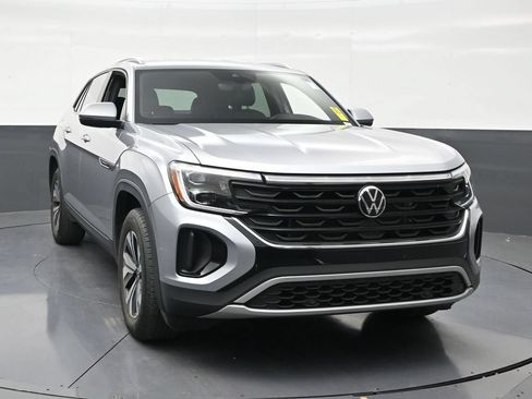 Used 2024 Volkswagen Atlas Cross Sport SE FWD image 7