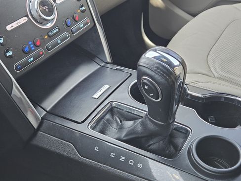 Used 2018 Ford Explorer Limited w/ Ford Safe & Smart Package FWD image 20