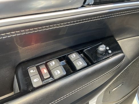 Used 2023 Jeep Wagoneer Series III w/ Convenience Group I AWD/4WD image 16