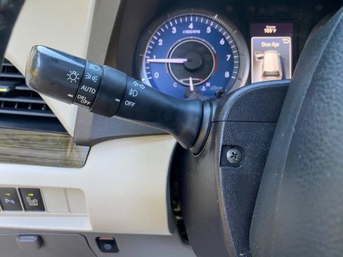 Used 2015 Toyota Sienna XLE Premium FWD image 71