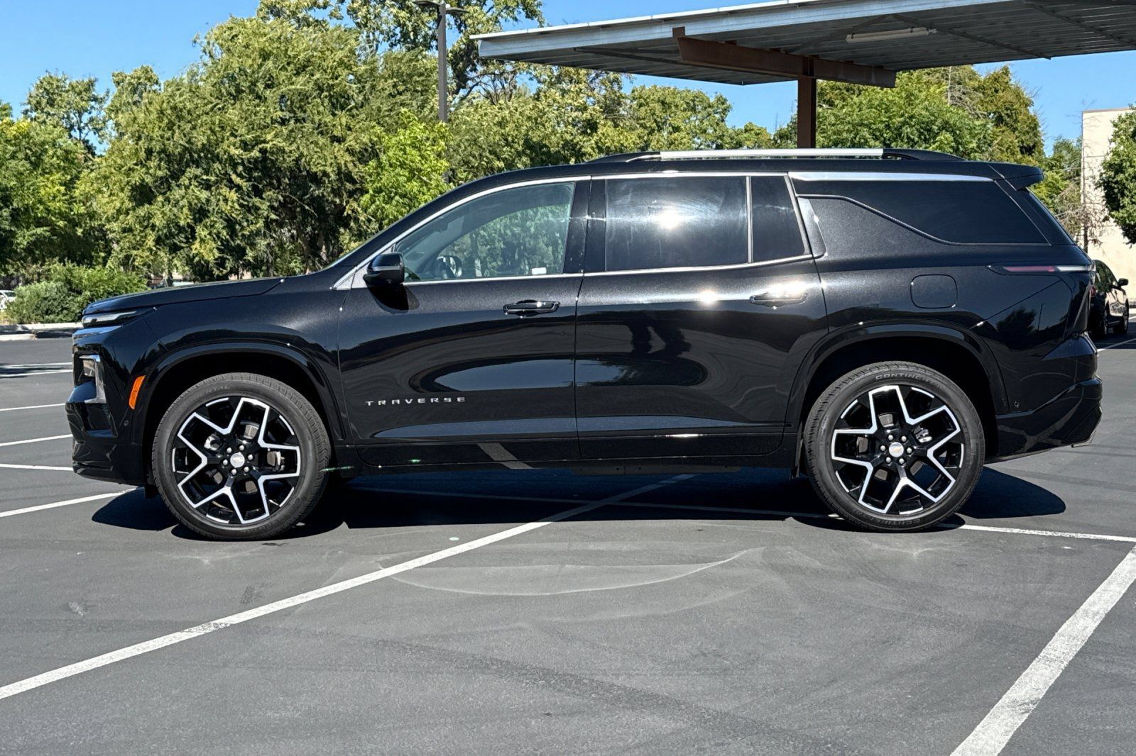 Used 2026 Chevrolet Traverse High Country w/ LPO, Floor Liner Package AWD/4WD image 14