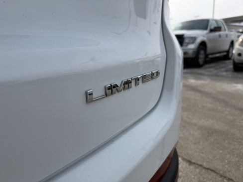 Used 2025 Jeep Compass Limited image 10