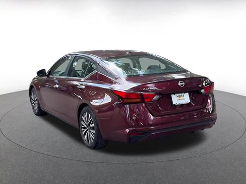 Used 2024 Nissan Altima 2.5 SV FWD image 11