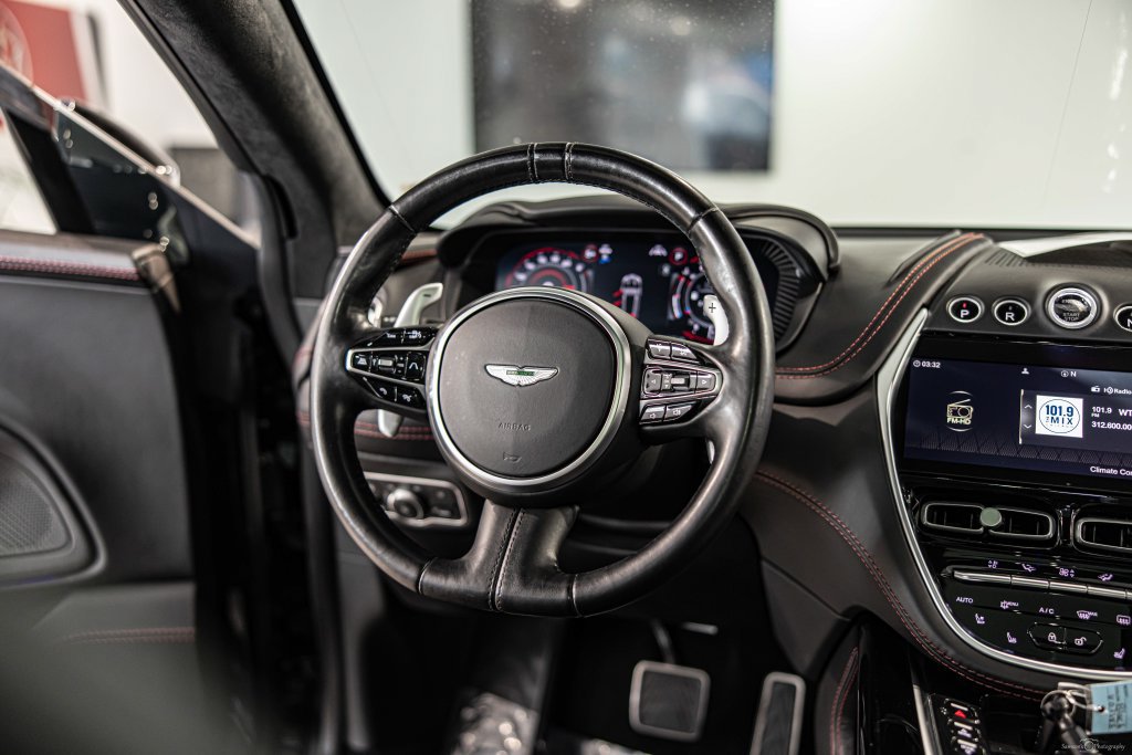 Used 2021 Aston Martin DBX AWD/4WD image 38