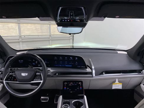 Used 2026 Cadillac Vistiq Sport image 13