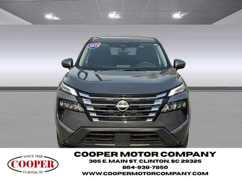 Used 2025 Nissan Rogue SV image 8