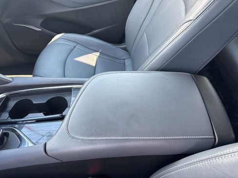 Used 2021 Buick Enclave Essence image 45