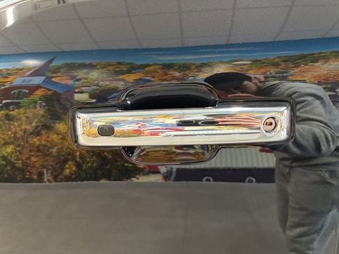 Used 2023 Ford F150 Lariat w/ Trailer Tow Package image 18