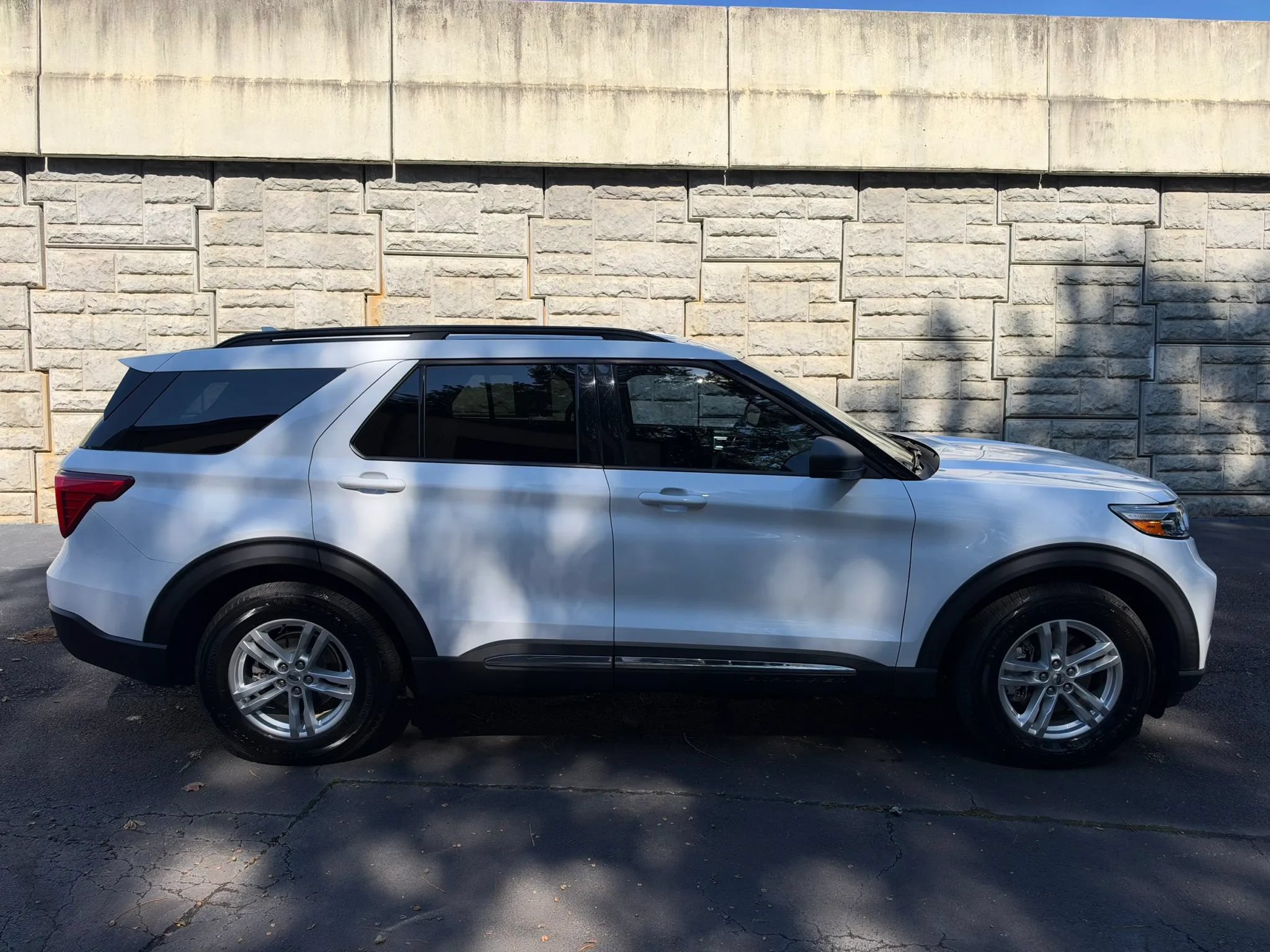 Used 2020 Ford Explorer XLT RWD image 6