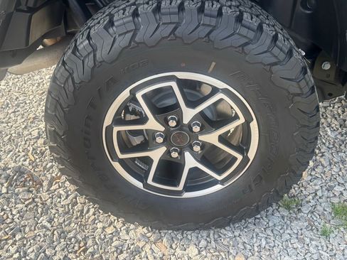 Used 2025 Jeep Wrangler Unlimited Rubicon image 14