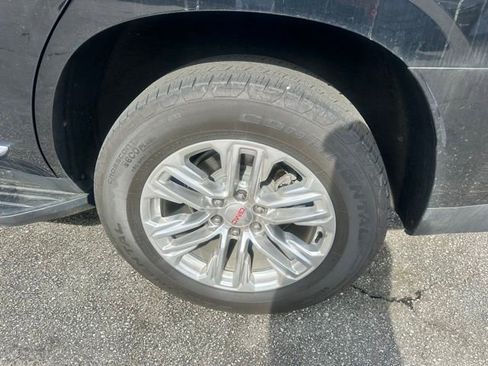 Used 2023 GMC Yukon SLT w/ SLT Luxury Package image 38