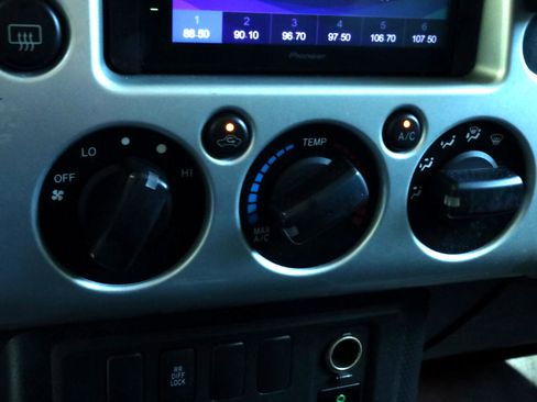 Used 2008 Toyota FJ Cruiser 4WD image 9