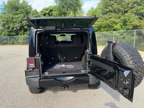 Used 2017 Jeep Wrangler Unlimited Sahara w/ Max Tow Package AWD/4WD image 29