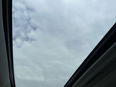 Used 2018 Chevrolet Suburban LT image 19