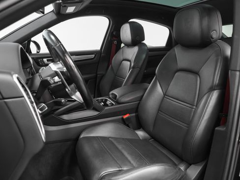 Certified 2022 Porsche Cayenne Platinum Edition AWD/4WD image 5