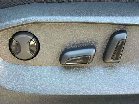 New 2024 Volkswagen Tiguan SE image 15