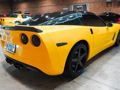 Used 2011 Chevrolet Corvette Coupe w/ Preferred Equipment Group RWD image 18