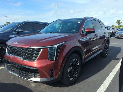 Certified 2025 Kia Sorento S w/ Panoramic Sunroof Package image 3