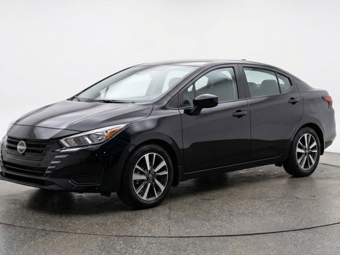 Used 2025 Nissan Versa SV FWD image 3