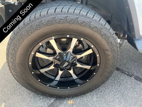 Used 2018 Jeep Wrangler Unlimited Sahara AWD/4WD image 31