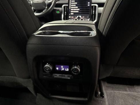 Used 2025 GMC Acadia Elevation image 15