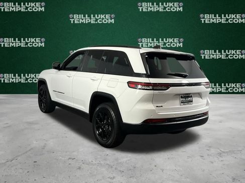 Used 2023 Jeep Grand Cherokee Altitude image 9