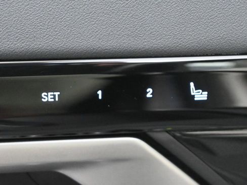 Used 2025 BMW 530i xDrive w/ Premium Package AWD/4WD image 5